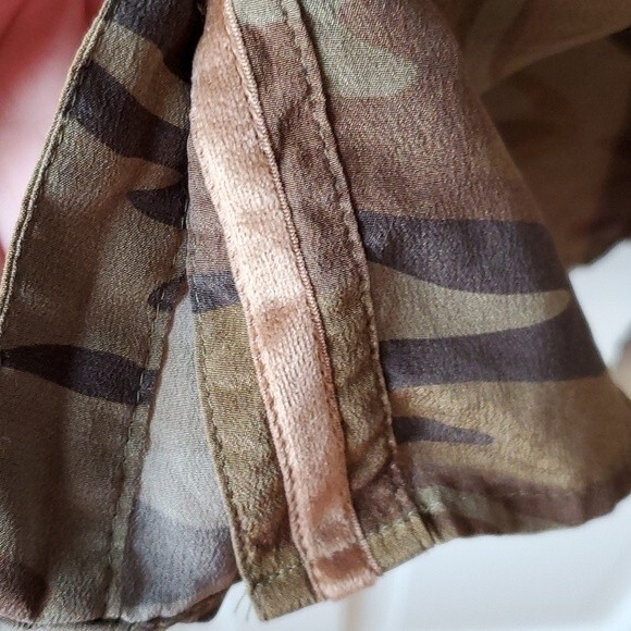 JOHNNY WAS EMBROIDERED SILK CAMOUFLAGE TOP SMALL - Picture 7 of 11